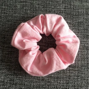 Scrunchie - Själver dessa egna sydda scrunchies för 25 + 11kr frakt