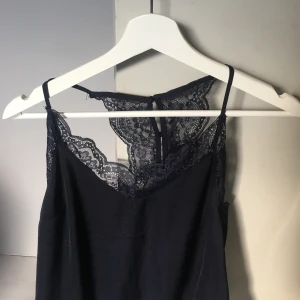 Spets linne - Oanvänd linne som sitter fint