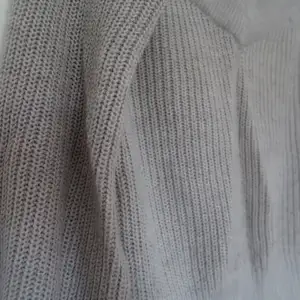 En jättefin nästan oanvänd stickad tröja från Gina Tricot! Finns i Örebro, köparen står för frakt. Storlek S/M. Priset kan diskuteras! 