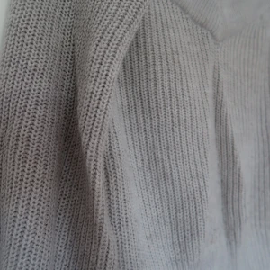 STICKAD TRÖJA  - En jättefin nästan oanvänd stickad tröja från Gina Tricot! Finns i Örebro, köparen står för frakt. Storlek S/M. Priset kan diskuteras! 