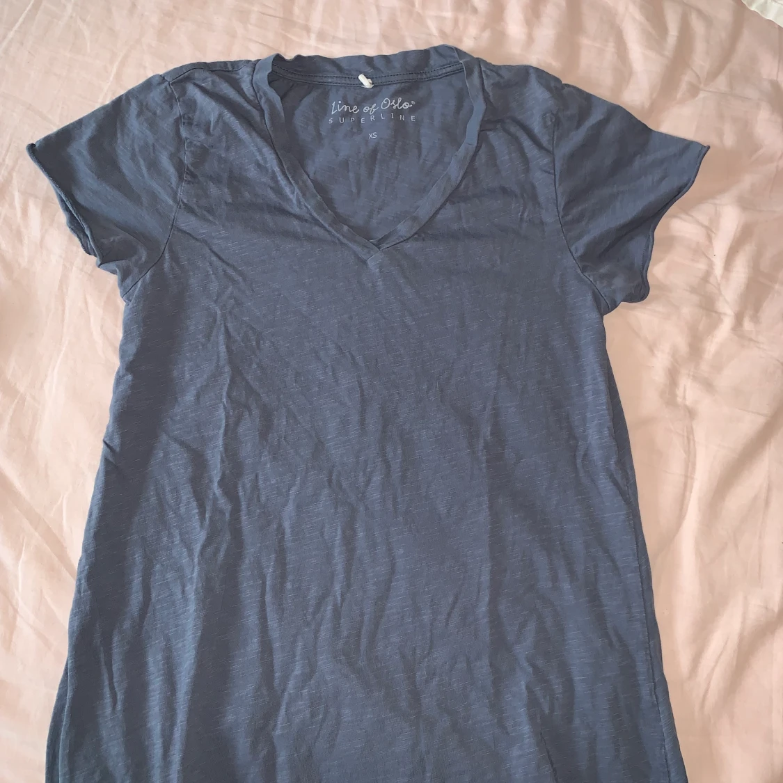 Fin t-shirt i blåaktig färg!  - 90