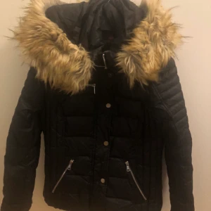 Chelsea jacka  - Chelsea jacka, endast använd två gånger & är i ett väldigt bra skick.