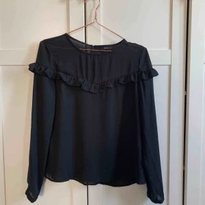  - Supergullig blus från Only, köpt på Vero Moda 💞 Frakt 44 kr 💞