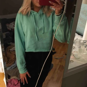  - Jättefin turkos hoodie från lager 157