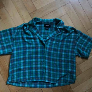  - Grön blus från Monki. Använd ca 2 ggr:)