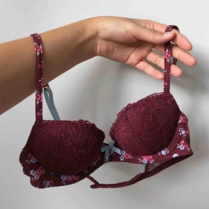  - Bh från Hollister. Knappt använd! (Frakt tillkommer om den ska skickas)