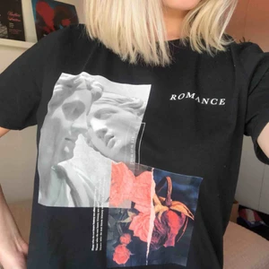  - Tshirt med tryck ❤️ Köpare står för frakt! Kontakta mig för frågor eller bilder❤️