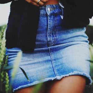  - Jeanskjol från gina tricot! Frakt tillkommer om varan ska skickas 