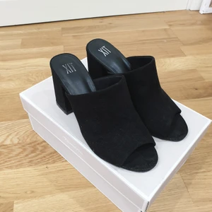 Klackar/sandaler från XIT  - Använda klackar men i gott skick (se bild för uppmärksamhet om skick). Storlek 36. Köparen står för frakt. 