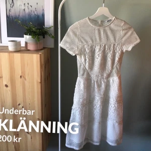 Söt sommar klänning  - Så otroligt fin klänning från Gina Tricot! För lite tyvärr för mig så har aldrig använt den😢.  