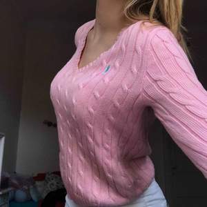 Knit pink sweater from (polo) ralph lauren. I bought it at NK for 800kr. Selling for 200kr because it’s been worn a lot. Contact me for more details💘
