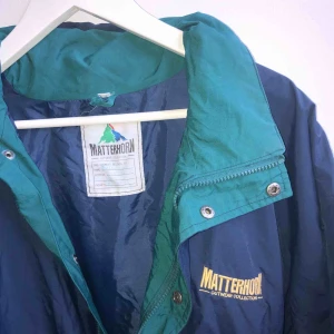  - asfet vår jacka från matterhorn !! herrstorlek L, väldigt bra skick! finns även matchande tunna skalbyxor till som finns i annat inlägg! bra deal om man köper båda annars köpa separat :)))) frakt tillkommer om man inte bor i närheten 