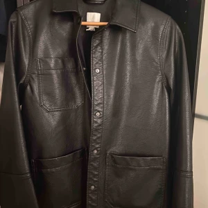  - Asball ”skinnjacka” som inte kommer till användning längre och behöver ett nytt hem 😔 Oversized🤩 Köparn står för frakten!🦄