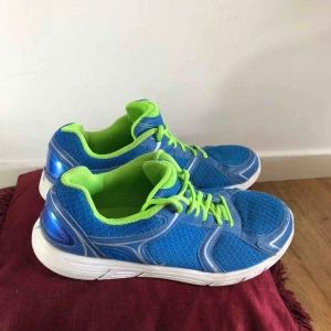  - Gympaskor 🕑 kan mötas upp i Jönköping annars står köparen för frakten 