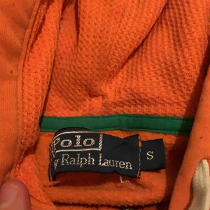 Ralph lauren hoodie i storlek s - Lite använd hoodie, nypris 1300kr.