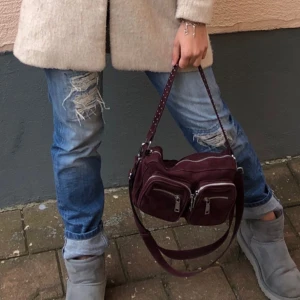 Vintage jeans - Säljer dessa sjukt fina Adrian Hammond jeans. Passar storlek S-M. Använda sparsamt men riktigt din kvalite på dem! Hör av er vid intresse 