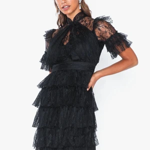 By Malina Liona Dress - Oanvänd!