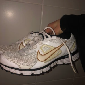 Vintage Nike Sneakers - Gamla vintage Nike sneakers i bra skick!