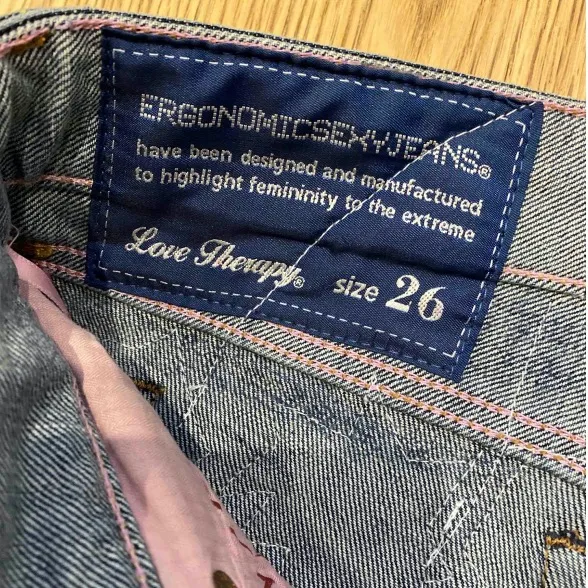 absolutely amazing vintage jeans. i bought them off of a secondhand sight but they are unworn and still have tags. the original price is probably up to 1000kr. feel free to ask for measurements . Jeans & Byxor.