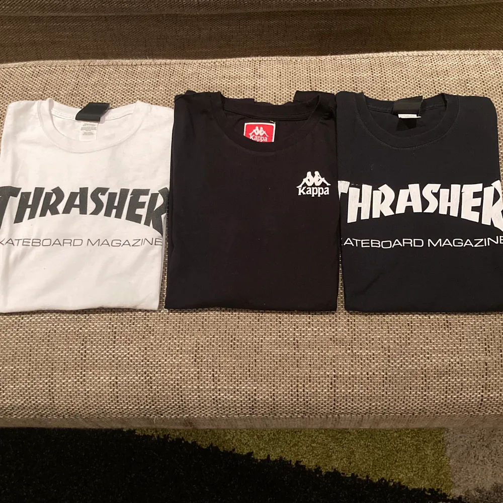 2 Stycken Thrasher och en kappa T-shirt, Thrasher tröjorna kosta 450kr nypris och kappa tröjan kostar 350 kr nypris ta alla för 225. T-shirts.