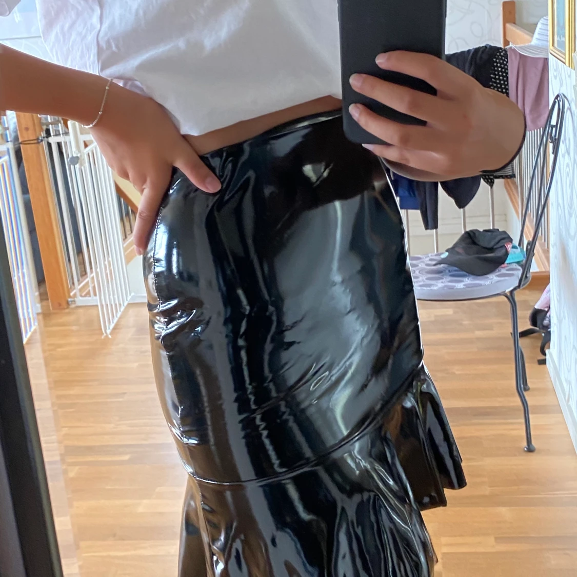 Svart lackkjol stl. S - 90