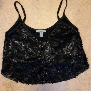 Kort partytopp  - Paljetter, i nytt skick 