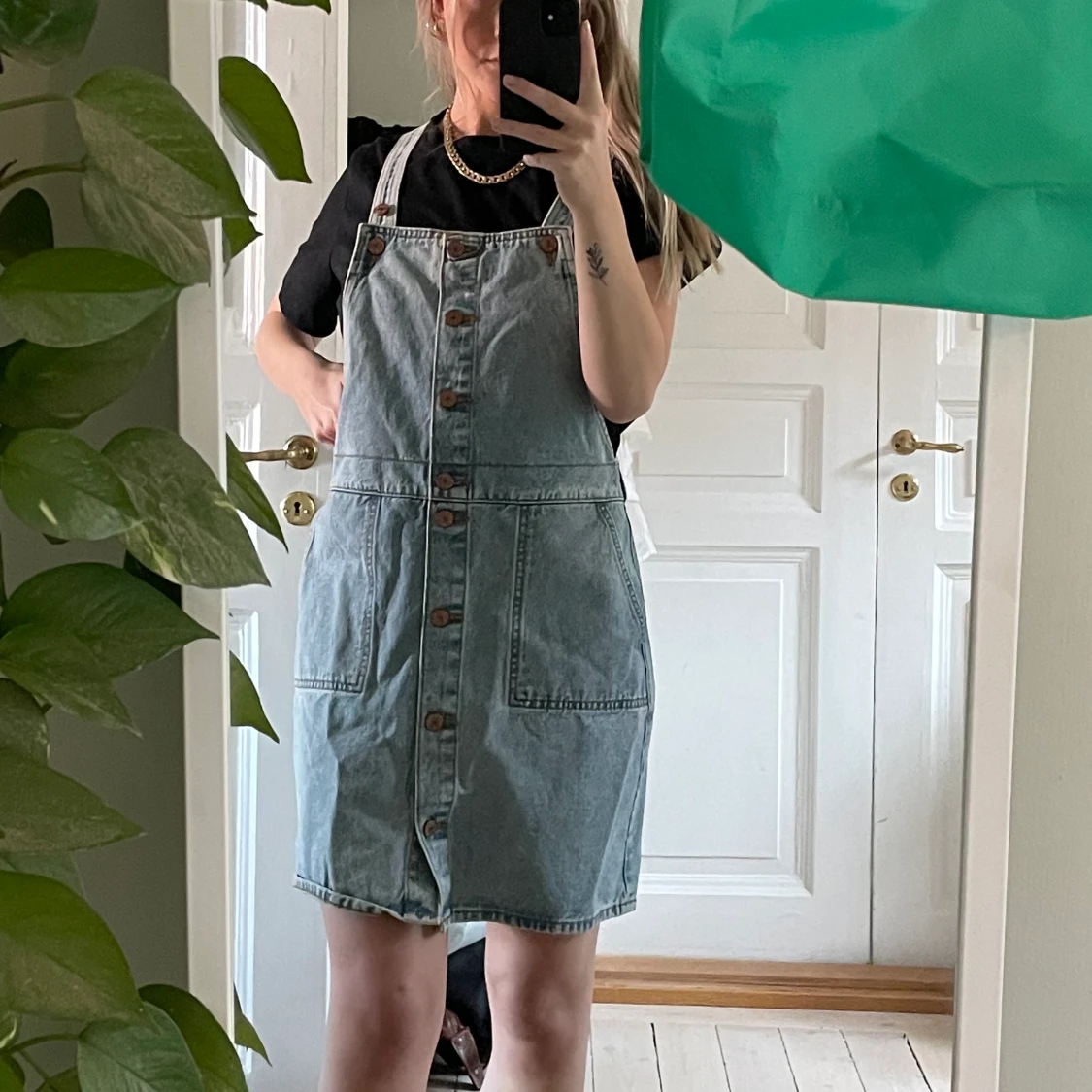 Sååå fin hängselklänning från Monki storlek S!