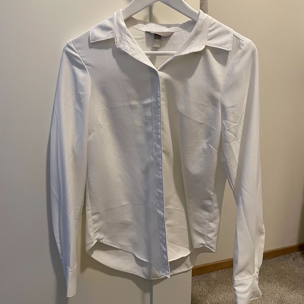 Helt vanlig vit skjorta strl 34. Skjortor.