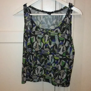 Mönstrat linne Monki XS - Mönstrat linne från Monki i strl XS. Nypris 200kr 💚💙