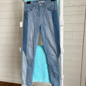 Jeans - Levis jeans, använda en enstaka gång då det blev lite fel storlek! ✨