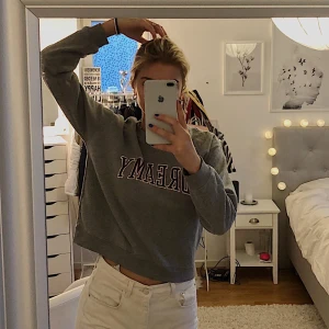 Sweatshirt  - Säljer den här asmysiga sweatshirten från Pull&bear! Så mysig inuti som man ser på sista bilden och passar till allt🥰 