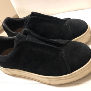 Eytys Doja S-O Suede Black - Sålda