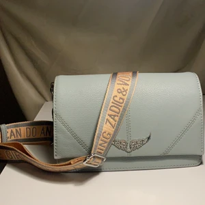 Zadig, lolita parent bag - Helt slutsåld Zadig väska!! använt bara ett få ta gånger. Köpte den för 1 år sedan för 3800kr, priset kan diskuteras🥰