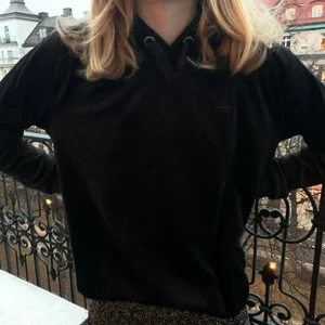 Little remix hoodie - Jätte skön hoodie från little remix! Köpte för ca 1 år sedan men använd endast fåtal gånger, nyskick! Storlek XS men sitter som en S. Nypris: 1200 kr. Säljer för: 200 kr 