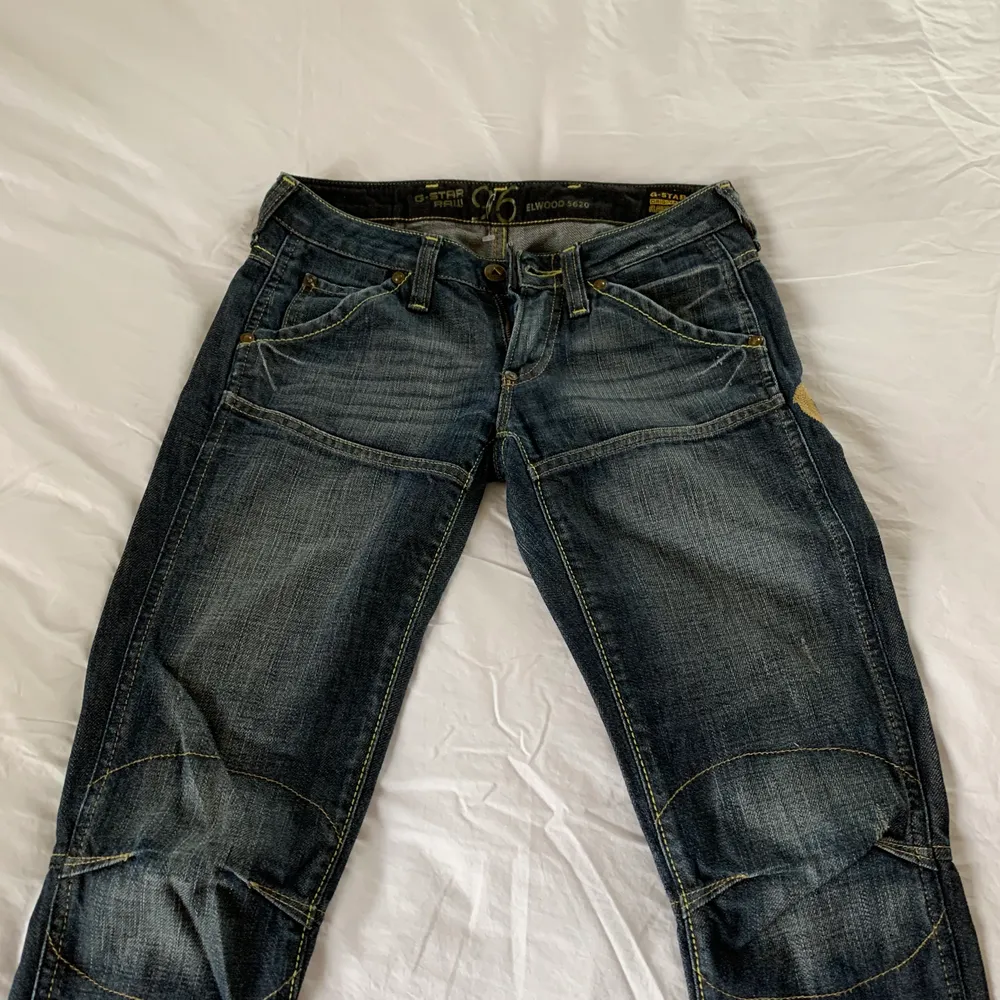 asfeta g-star jeans low waist , det står ingen storlek men skulle gissa på w24 🤍✨. Jeans & Byxor.
