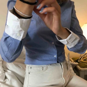  - Säljer denna oanvända Zara skjorta i storlek XS. Lappen finns kvar, köpt för 350.