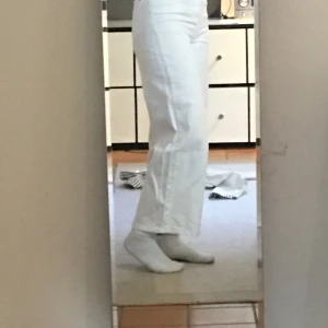 Jeans - Budgivning från 200. Skitsnygga jeans från Pull&Bear. Säljes för att de ej kommer till användning så värst mycket. 