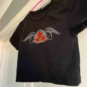  - Jätte söt tröja från Urban outfitters säljer då den inte används, köpt för 350kr🦋