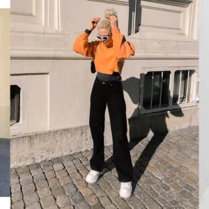 Svarta raka jeans - Säljer mina favorit jeans ifrån monki pga jag har två likadana par. Jeansen är i nyskick och är använda max 2 ggr. 