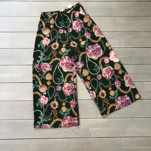 H&M Culottes  - Mönstrade Culottes i gott skick. 
