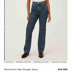  - Säljer mina mörkblåa jeans från weekday i färgen win Blue. Storlek 26/30. (Köparen står för frakten). Kan skicka mer bilder privat