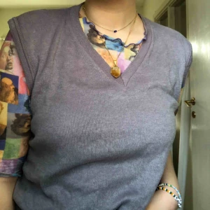  - Gullig väst köpt second hand. Har dock aldrig använt den själv👹