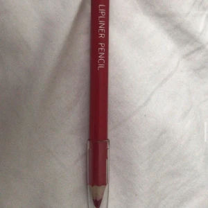 Lipliner pencil - Lipliner pencil från ”2k beauty”. Endast testad.