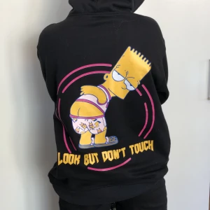 HOODIE - SUPERCOOLA HOODIE ”look but don’t touch” Simpson edition NYSKICK
