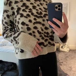 Leopard tröja storlek S, väldigt skön. Använd fåtal gånger, fint skick