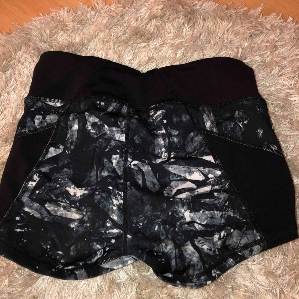 Träningsshorts från Soc. Frakt 30kr.. Shorts.