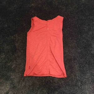  - Ett rosa linne! Köparen betalar frakten :) betalas med swish