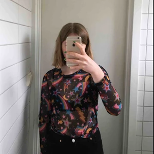  - Festlig mesh tröja från MONKI. Knappt använd. Köparen står för frakt!