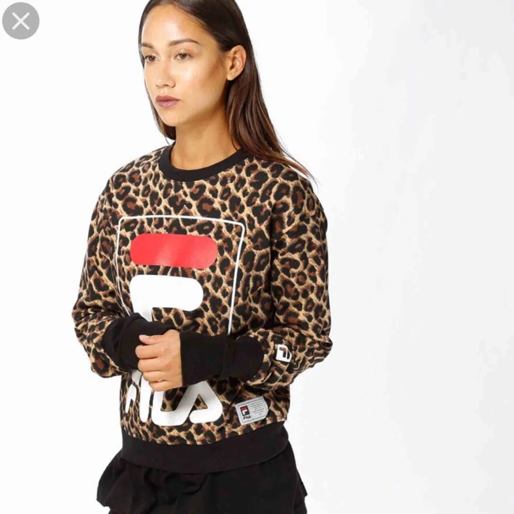 En leopard tröja från Fila! 🖤🐆 Köparen står för frakten!  . Hoodies.