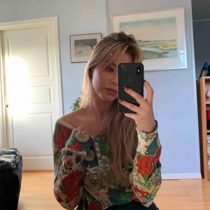  - Riktig cool tröja från Lucky Brand med mönster, är i storlek XL men sitter mer som en L men snyggt att ha som oversize Malmö, frakt 45 kr